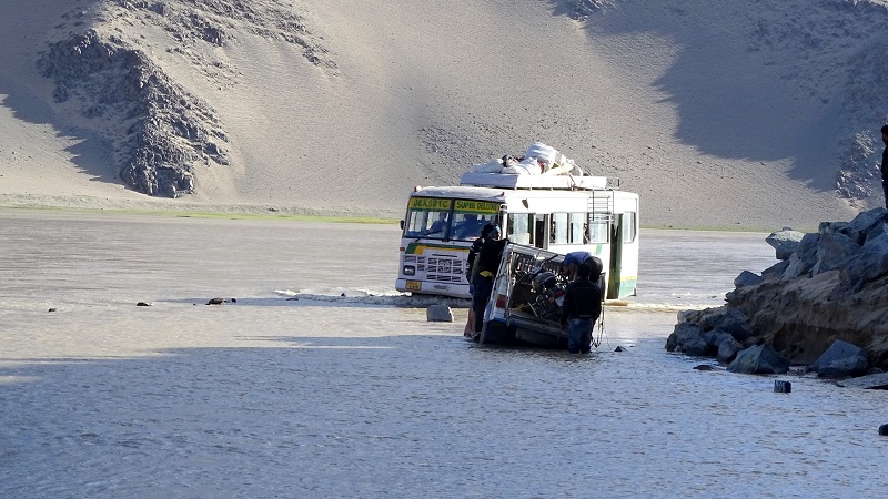 Dangerous Water crossing In Ladakh Valley